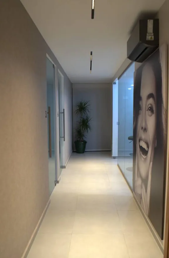 Couloir du cabinet EL MISRI DENTAL CLINIC