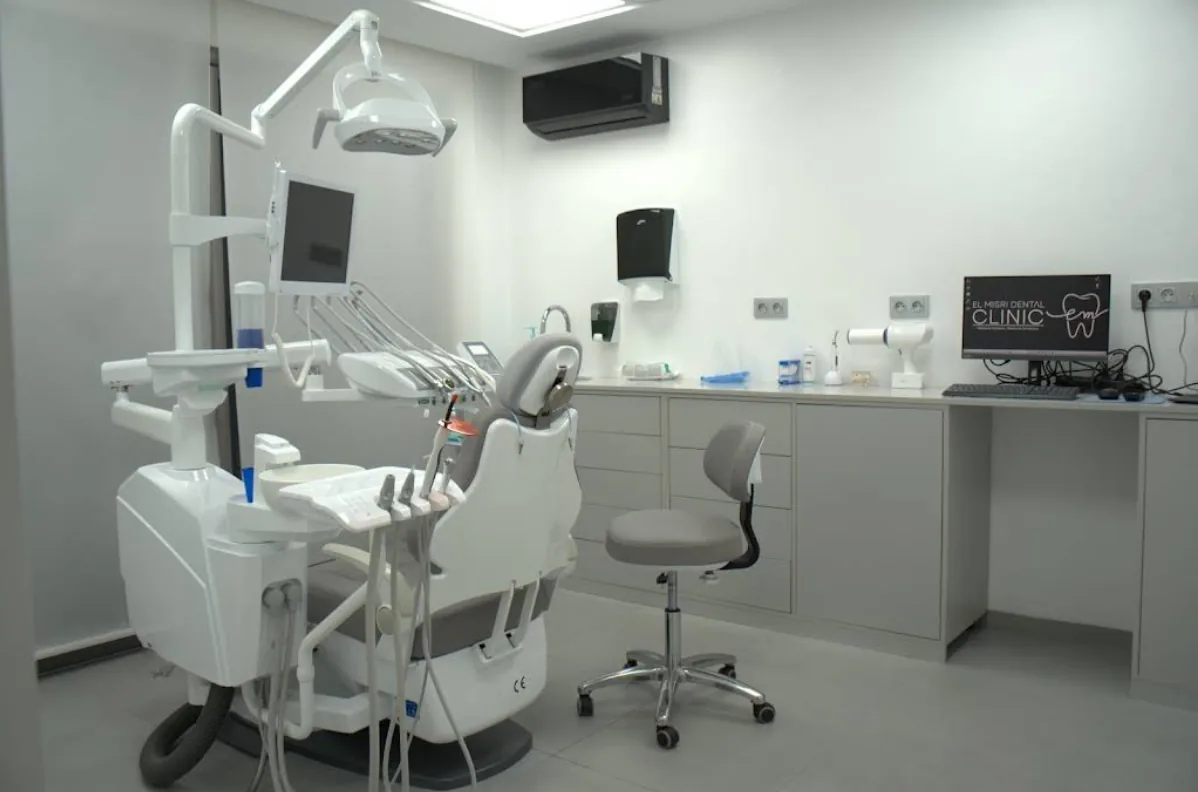 Salle de soin dentaire du cabinet EL MISRI DENTAL CLINIC
